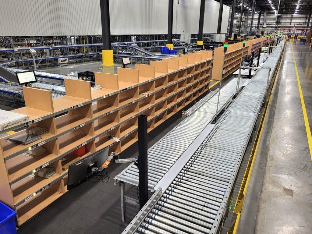 Conveyor with put to light system